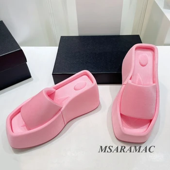Летни розови сатенени кръгли чехли на дебелото платформа с отворени пръсти, скъпа обувки за почивка, модни дамски чехли на равна подметка